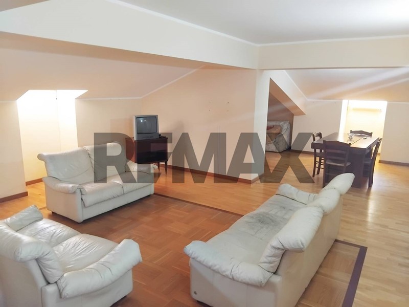 Attico in Vendita a Barcellona Pozzo di Gotto, 105'000&euro;, 130 m²