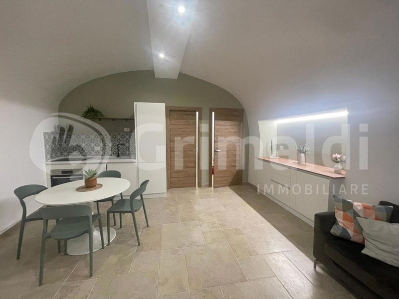 Bilocale in Vendita a Trani, 160'000&euro;, 62 m², arredato