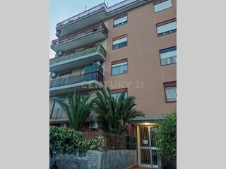 Quadrilocale in Vendita a Catania, 135'000&euro;, 118 m²