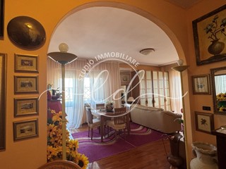 Appartamento in Affitto a Seravezza, zona Querceta, 1'200&euro;, 127 m², arredato