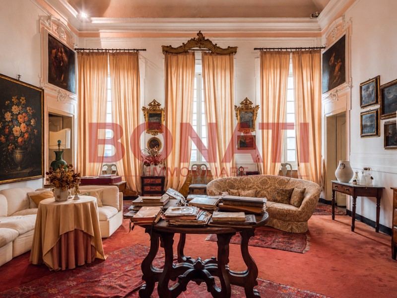 Appartamento in Vendita a La Spezia, zona Centro, 540'000&euro;, 263 m²