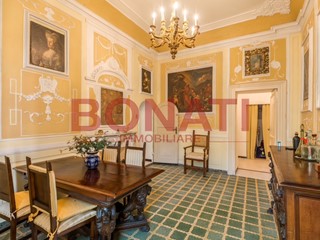 Appartamento in Vendita a La Spezia, zona Centro, 430'000&euro;, 229 m²