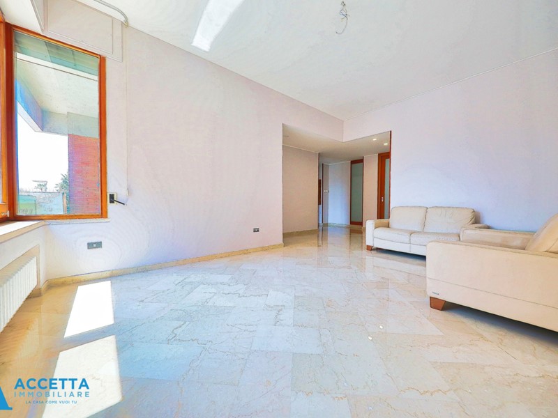 Quadrilocale in Vendita a Taranto, zona Rione Italia - Montegranaro, 189'000&euro;, 132 m²