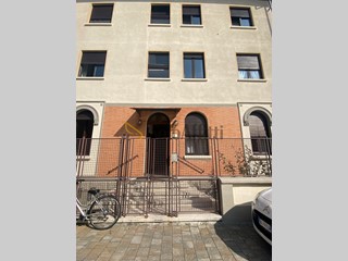 Trilocale in Affitto a Novara, zona Centro storico, 625&euro;, 92 m²