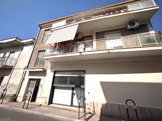 Trilocale in Vendita a Mondragone, zona Via Udine, 45'000&euro;, 75 m²