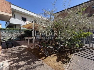 Appartamento in Vendita a Massa, zona Marina di Massa, 290'000&euro;, 85 m², arredato