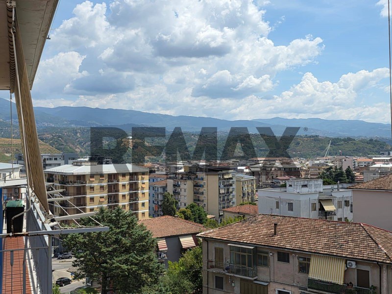 Appartamento in Vendita a Cosenza, 90'000&euro;, 110 m²