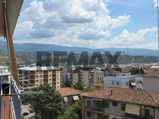 Appartamento in Vendita a Cosenza, 90'000&euro;, 110 m²