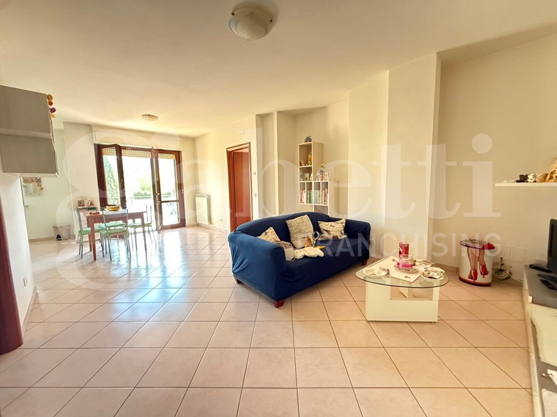 Trilocale in Vendita a Bettona, 139'000&euro;, 92 m², con Box