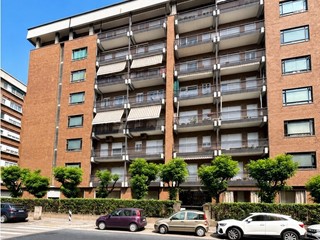 Appartamento in Vendita a Torino, 135'525&euro;, 163 m²