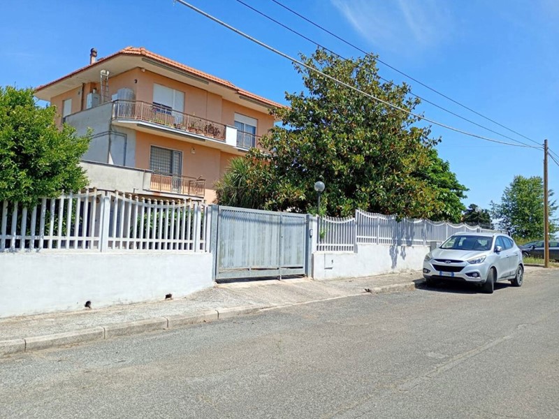 Trilocale in Vendita a Aprilia, 169'000&euro;, 100 m²