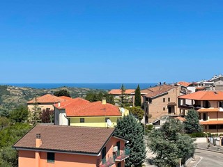 Appartamento in Vendita a Acquaviva Picena, 150'000&euro;, 150 m², con Box