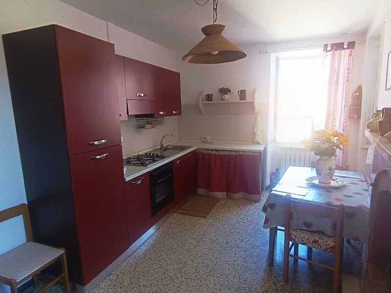 Quadrilocale in Vendita a Castelnuovo Magra, 160'000&euro;, 90 m²