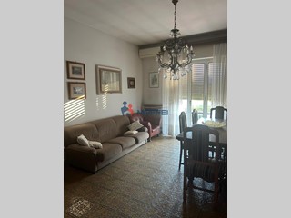 Appartamento in Vendita a Viareggio, 280'000&euro;, 110 m², arredato, con Box
