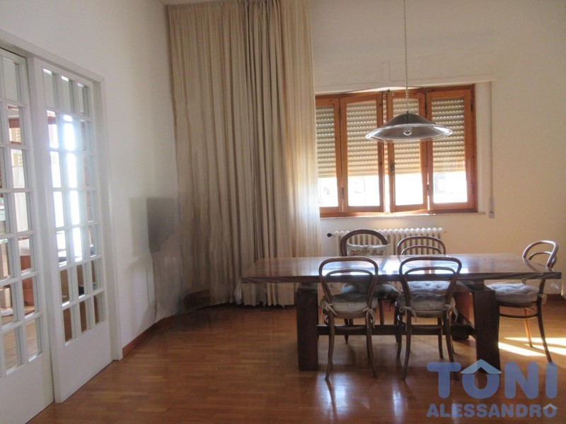 Appartamento in Vendita a Cerreto Guidi, 270'000&euro;, 150 m², con Box