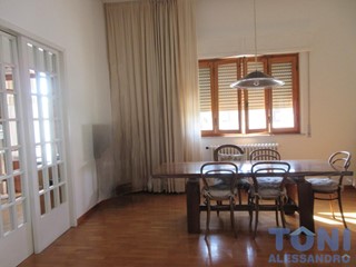 Appartamento in Vendita a Cerreto Guidi, 270'000&euro;, 150 m², con Box