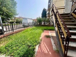Appartamento in Vendita a Castelfranco di Sotto, 210'000&euro;, 230 m², con Box