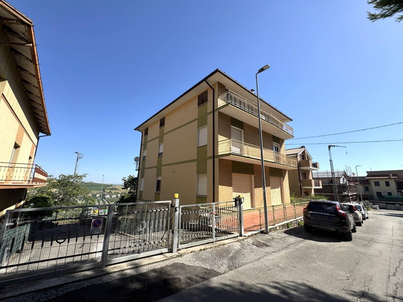 Appartamento in Vendita a Fermo, 120'000&euro;, 148 m²