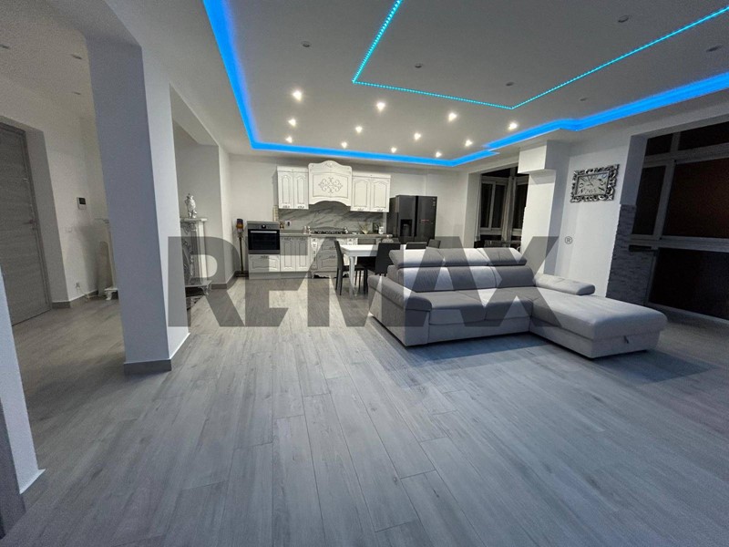 Quadrilocale in Vendita a Palermo, 175'000&euro;, 122 m²