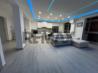 Quadrilocale in Vendita a Palermo, 175'000&euro;, 122 m²