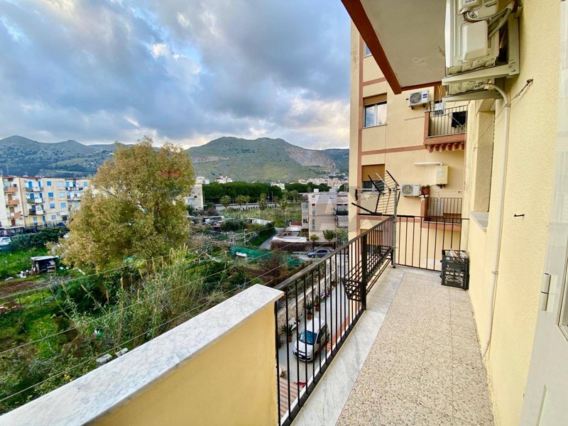 Quadrilocale in Vendita a Palermo, 115'000&euro;, 82 m²