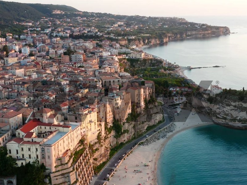 Appartamento in Vendita a Tropea, 1'100'000&euro;, 230 m²