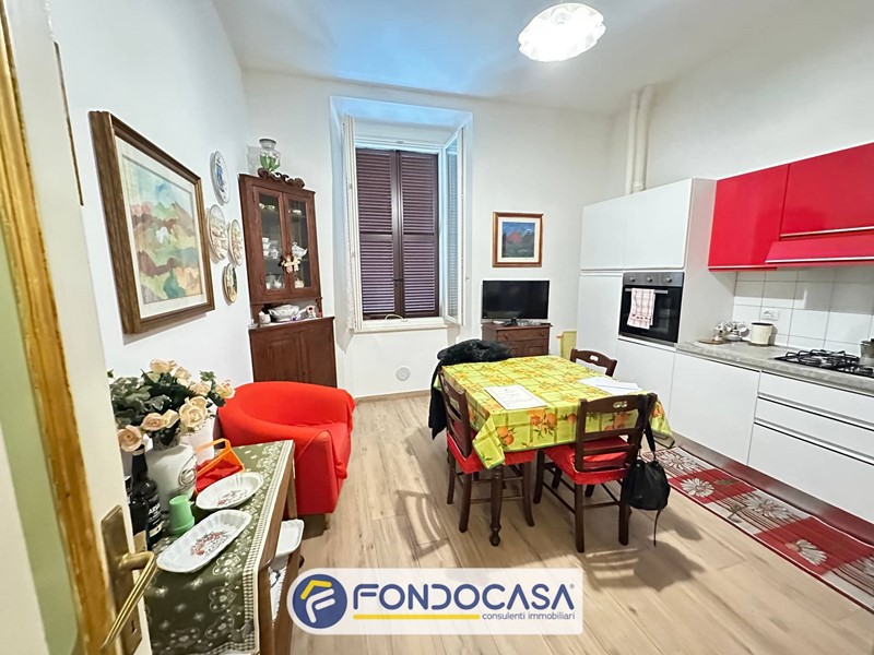 Appartamento in Affitto a Ascoli Piceno, 950&euro;, 174 m²