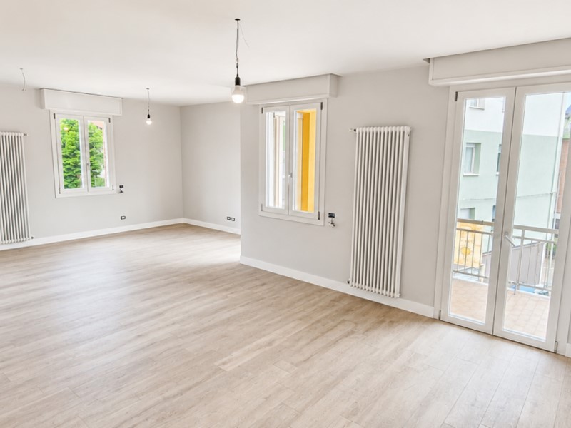 Quadrilocale in Vendita a Modena, 347'000&euro;, 139 m², con Box