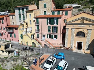 Quadrilocale in Vendita a Ventimiglia, zona Grimaldi, 300'000&euro;, 84 m²