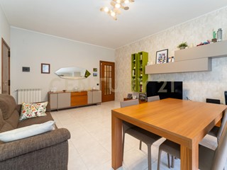 Trilocale in Vendita a Pedara, 125'000&euro;, 92 m², con Box