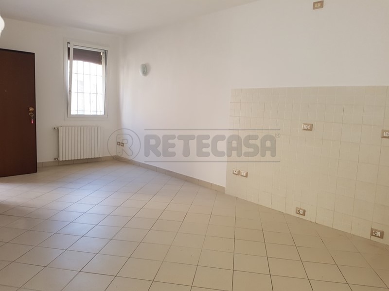 Bilocale in Vendita a Bondeno, 55'000&euro;, 60 m², arredato