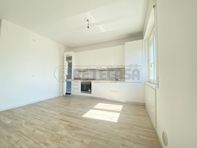 Trilocale in Affitto a Bassano del Grappa, 850&euro;, 80 m²