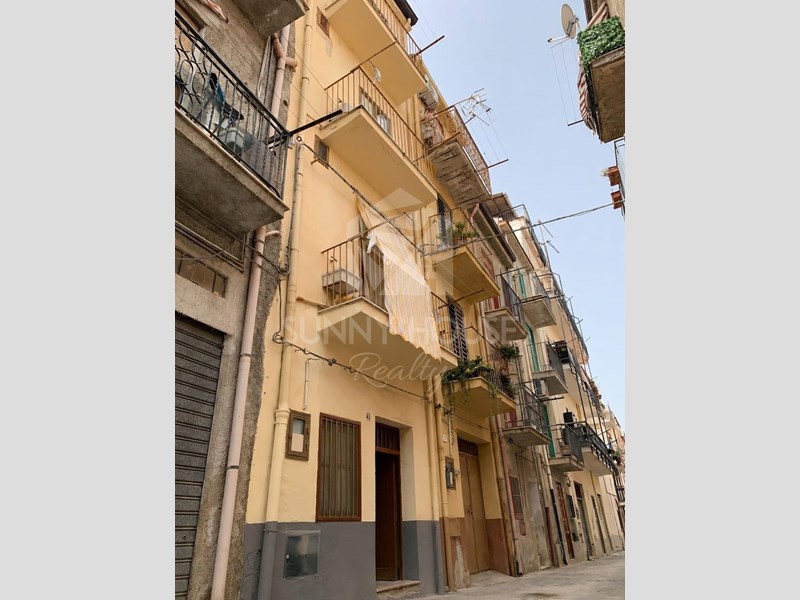 Appartamento in Vendita a Lascari, zona via Libertà 48, 55'000&euro;, 77 m²