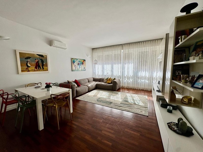 Appartamento in Vendita a Firenze, 630'000&euro;, 105 m², con Box
