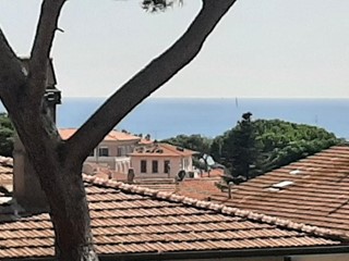 Trilocale in Vendita a Rosignano Marittimo, zona Castiglioncello, 395'000&euro;, 71 m², arredato, con Box