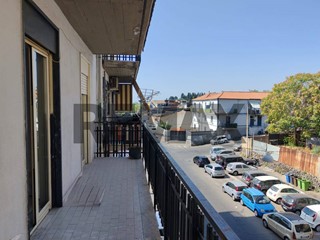 Appartamento in Vendita a Catania, 83'000&euro;, 144 m²