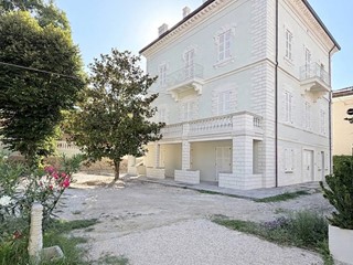 Quadrilocale in Vendita a Pesaro, 1'300'000&euro;, 175 m²