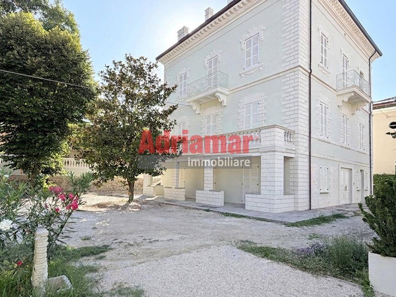 Quadrilocale in Vendita a Pesaro, 1'300'000&euro;, 199 m²