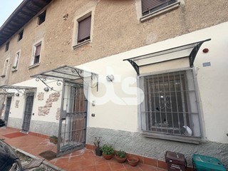 Quadrilocale in Vendita a Rovato, 210'000&euro;, 205 m²