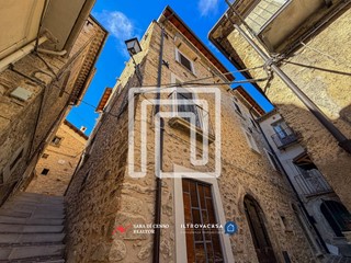 Bilocale in Vendita a Anversa degli Abruzzi, 23'000&euro;, 75 m²