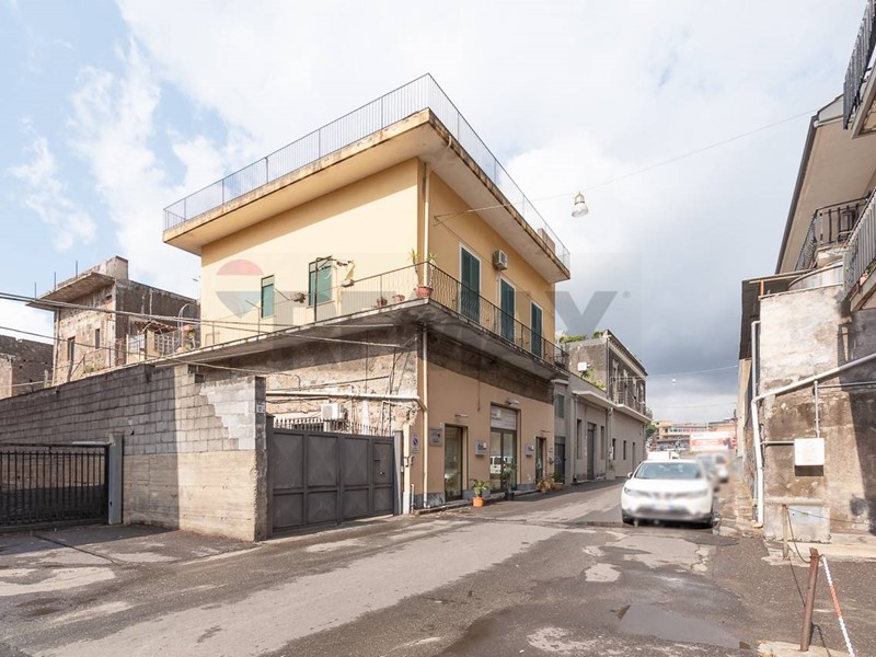 Appartamento in Vendita a Acireale, 105'000&euro;, 150 m²
