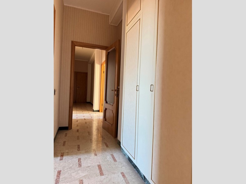 Appartamento in Vendita a Osimo, 120'000&euro;, 140 m²