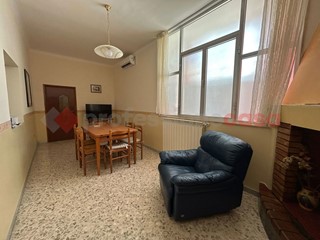 Appartamento in Vendita a Pulsano, 85'000&euro;, 140 m²