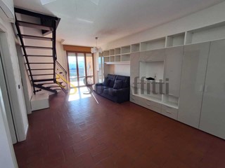 Appartamento in Affitto a Jesi, zona Fausto Coppi, 900&euro;, 121 m²