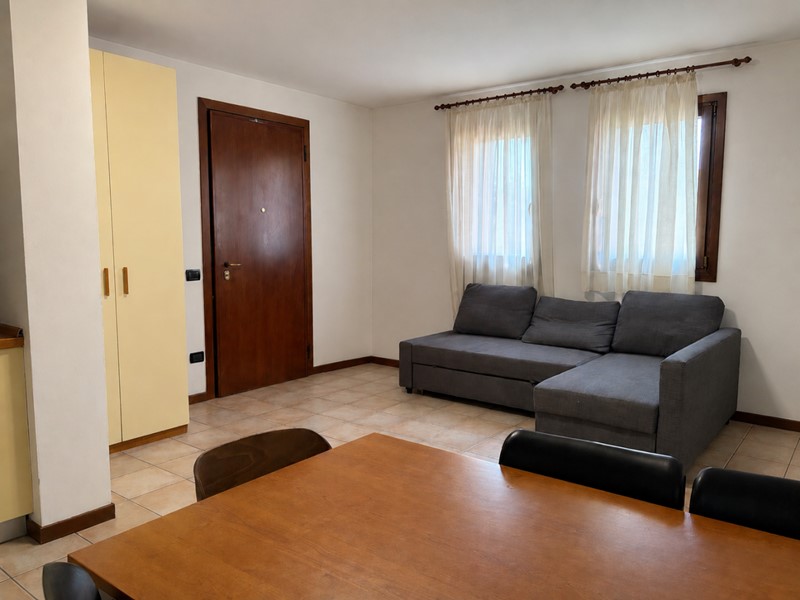 Appartamento in Affitto a Pozzoleone, zona POZZOLEONE, 550&euro;, 64 m², arredato, con Box