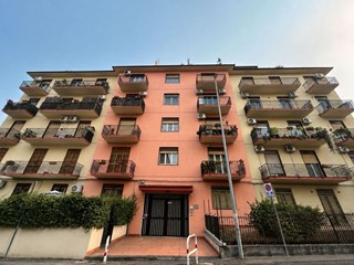 Quadrilocale in Vendita a Gravina di Catania, 130'000&euro;, 141 m², con Box