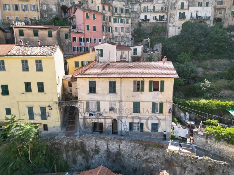 Trilocale in Vendita a Ventimiglia, zona Borgo, 100'000&euro;, 60 m²
