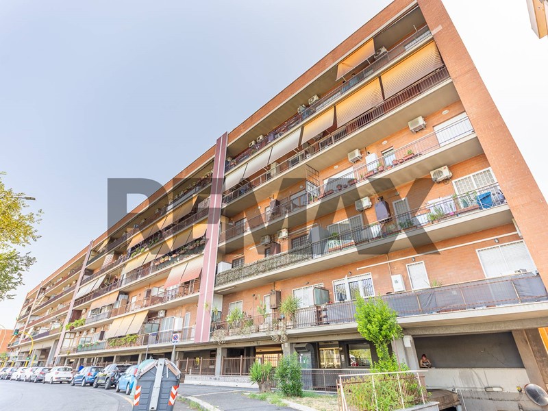 Trilocale in Vendita a Roma, 259'000&euro;, 71 m²