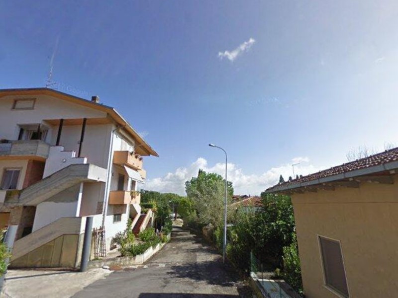 Trilocale in Vendita a Sinalunga, 121'000&euro;, 98 m²