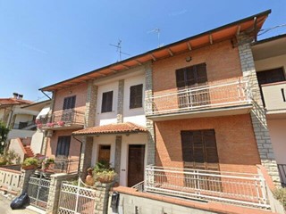 Appartamento in Vendita a Sinalunga, 81'000&euro;, 171 m²